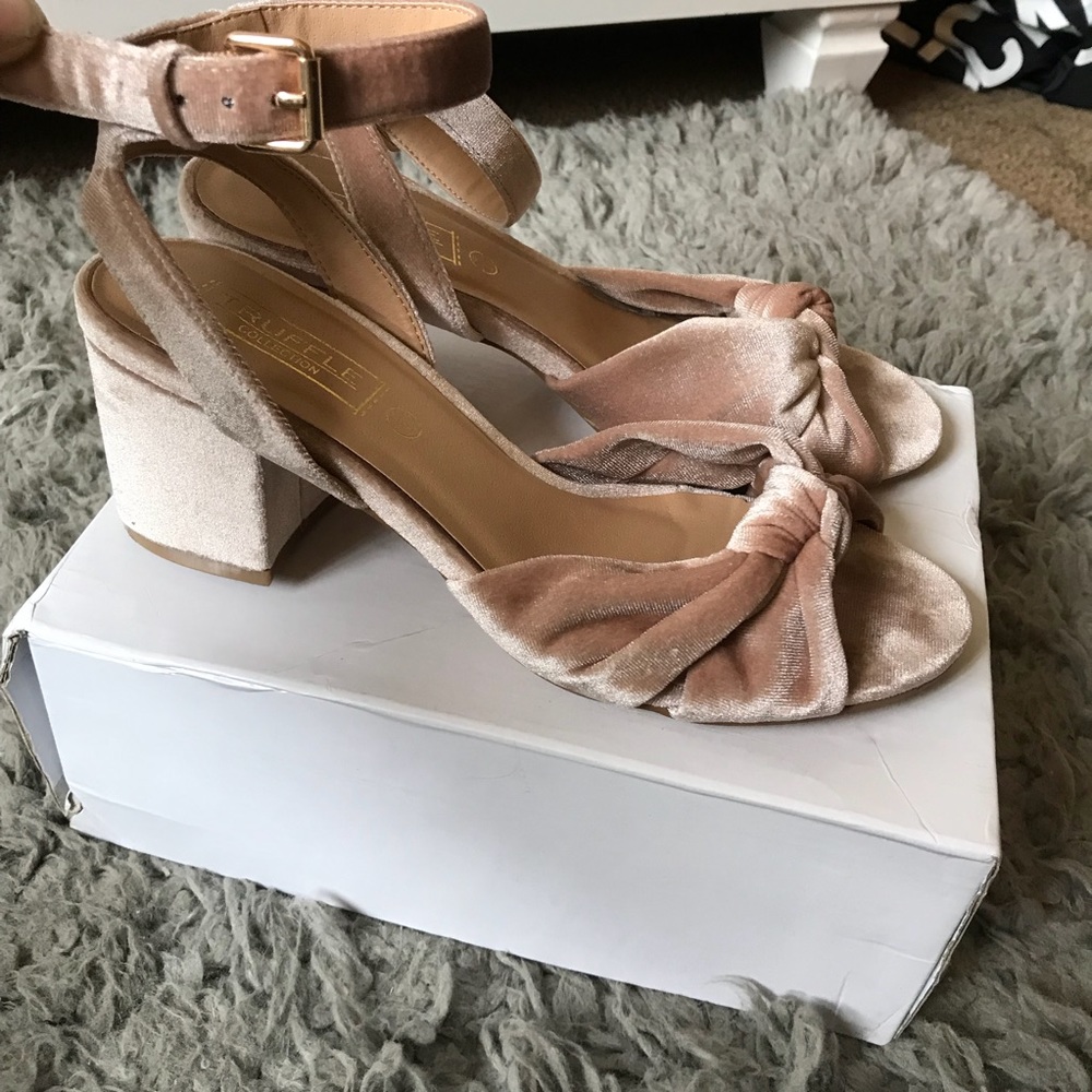 Blush velvet pink heels 🌸🌸🌸